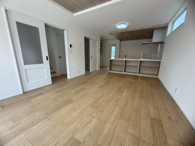 ♪♪沖縄市美里６丁目-12号棟(全9棟)の居間・リビング|こちらのリビングで趣味の時間をお楽しみください