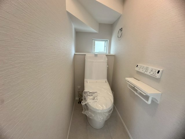 ♪♪沖縄市美里６丁目-12号棟(全9棟)のトイレ|ゆったりとした空間のトイレです