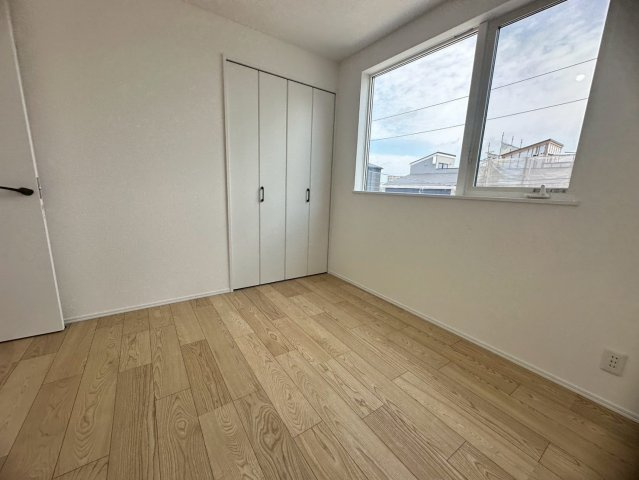 ♪♪沖縄市美里６丁目-12号棟(全9棟)の洋室|落ち着いた色調の洋室です