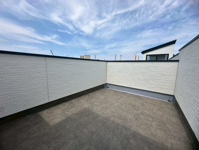 ♪♪沖縄市美里６丁目-12号棟(全9棟)のバルコニー|バルコニーからの眺めを楽しみながら食事をしませんか