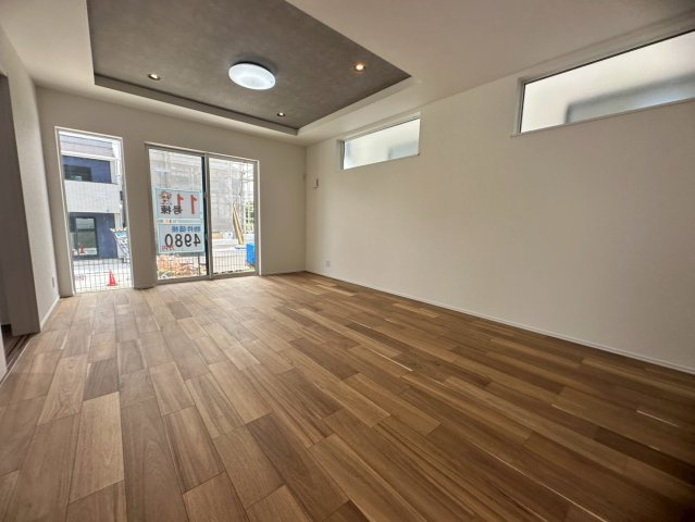 ♪♪沖縄市美里６丁目-11号棟(全9棟)の居間・リビング|こちらの居間で趣味の時間をお楽しみください