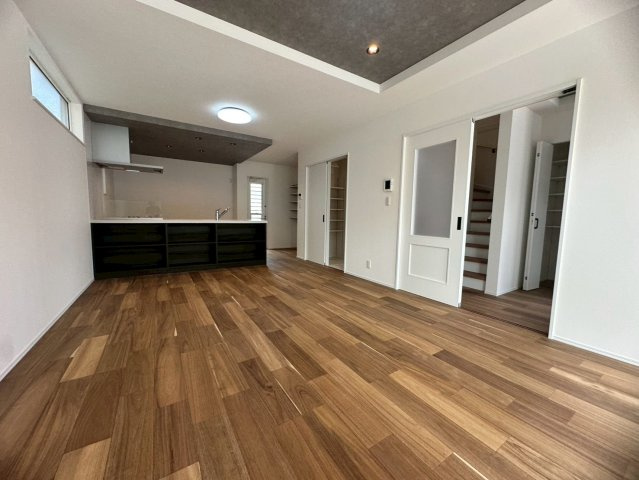 ♪♪沖縄市美里６丁目-11号棟(全9棟)の居間・リビング