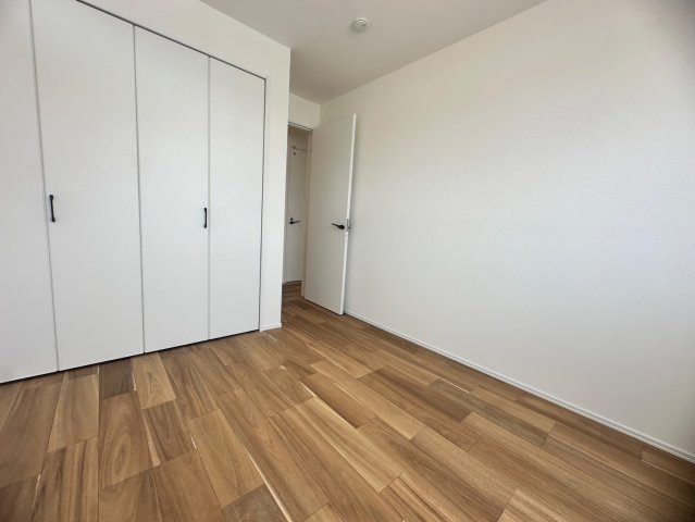 ♪♪沖縄市美里６丁目-11号棟(全9棟)の洋室|落ち着いた色調の洋室です