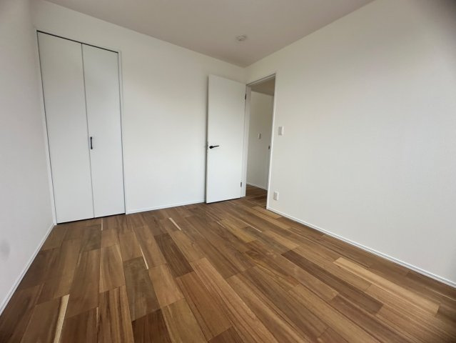 ♪♪沖縄市美里６丁目-11号棟(全9棟)の洋室|明るい洋室です