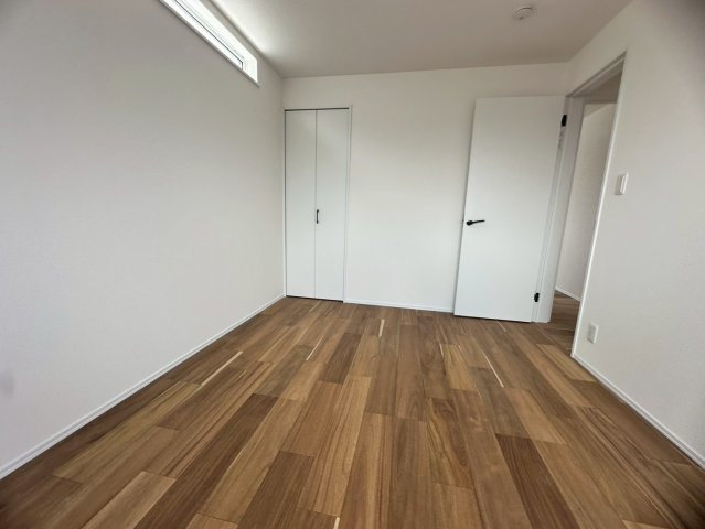 ♪♪沖縄市美里６丁目-11号棟(全9棟)の洋室|落ち着いた色調の洋室です