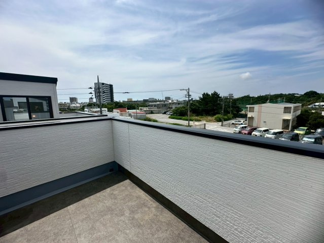 ♪♪沖縄市美里６丁目-11号棟(全9棟)のバルコニー|外からの目が気にならないバルコニーで洗濯物が干せます