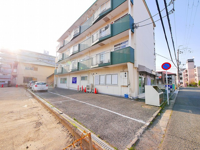 森本マンションの駐車場