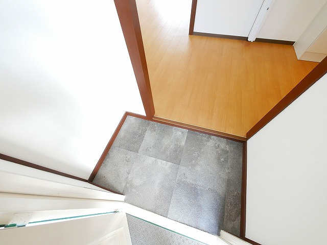 森本マンションの玄関