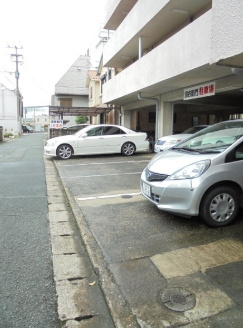 魚宗ビルの駐車場|駐車場も確保可能です。