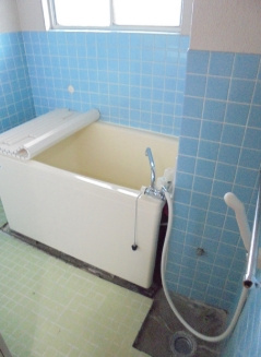 魚宗ビルの浴室|お風呂に窓があるので明るく、換気もバッチリ。