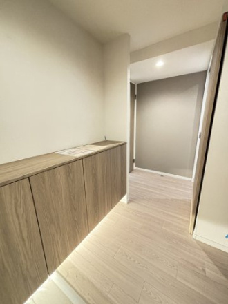 イーグルコート伏見桃山の玄関