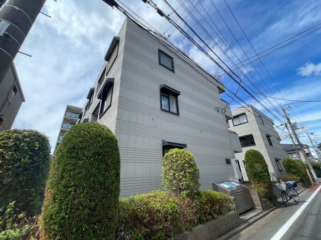 アベニュー城山B棟の外観