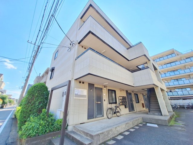 アベニュー城山B棟の外観