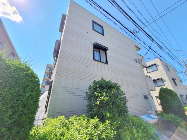 アベニュー城山B棟の外観