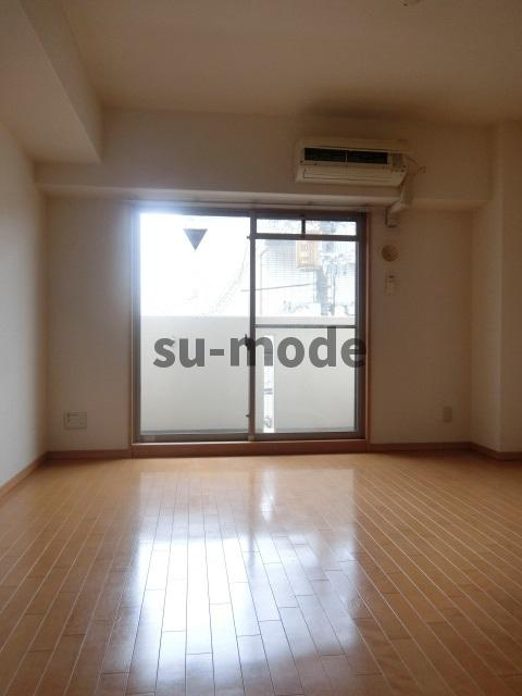 メゾンドヴィレ茨木の洋室