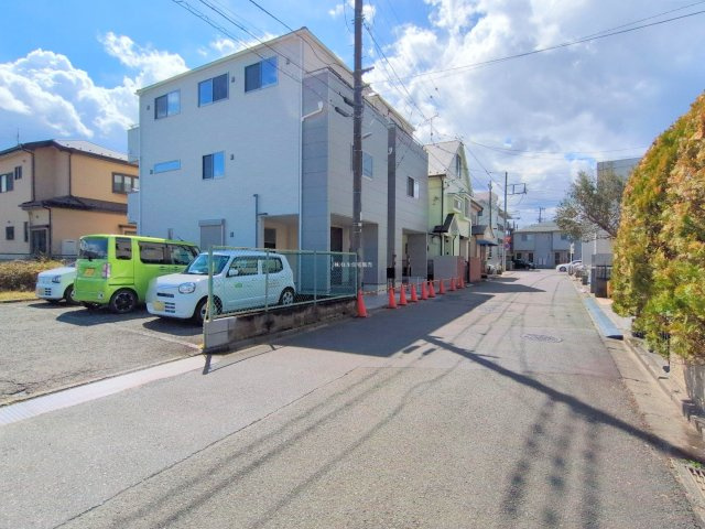 富士見市東みずほ台３丁目の新築一戸建の前面道路含む現地写真|北西側6ｍ公道