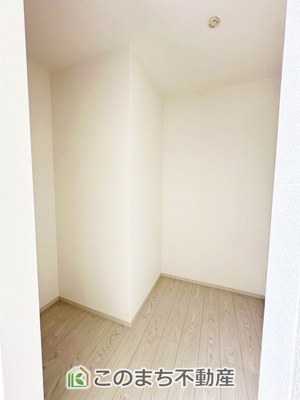 【収納】 | Erde小山市若木町6期　1号棟 | オープンタイプのウォークインクローゼットで収納もたっぷり確保しています。大型荷物も収納できて便利ですね！
