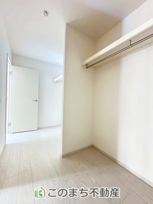 【収納】 | Erde小山市若木町6期　1号棟 | 大きなウォークスルークローク！
ご家族分のお荷物も収納でき、リビングと玄関から出入りも出来て便利ですね☆