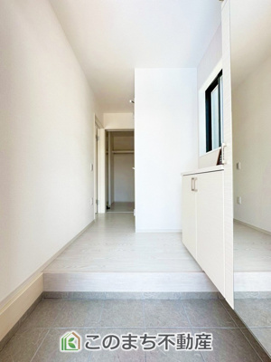 【玄関】 | Erde小山市若木町6期　1号棟 | 大きなシューズボックスを完備しております！玄関スペースを有効に活用できますね！
