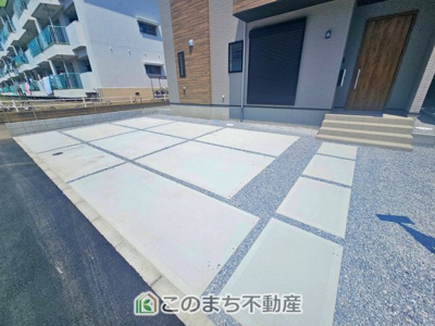 【駐車場】 | Erde小山市若木町6期　1号棟 | お車並列３台分ご用意しております♪
