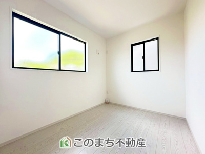 【洋室】 | Erde小山市若木町6期　1号棟 | 居室のサッシにはペアガラスを採用しております。高い断熱性による省エネと結露対策に有効です。
