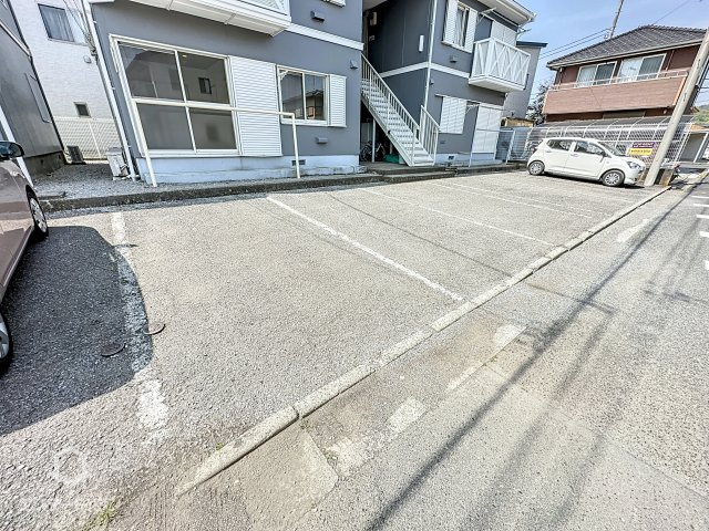 ラフォーレ山川の駐車場