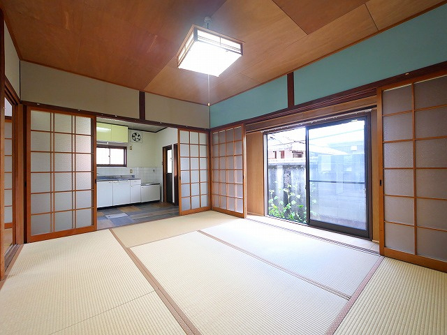 柴屋町借家の和室|落ち着いた雰囲気の和室付きです