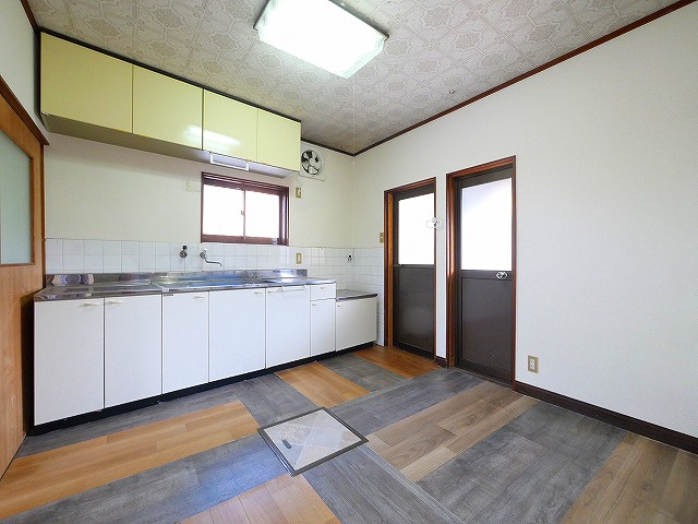 柴屋町借家の居間・リビング|ゆったりとした居間です