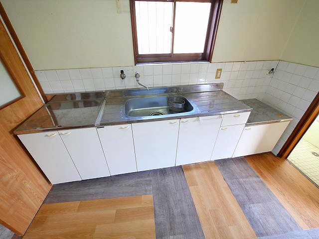 柴屋町借家のキッチン|きれいなキッチンです