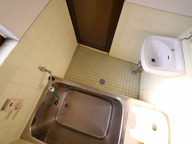 柴屋町借家の浴室|お風呂で日々の疲れを落としましょう