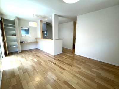 【居間・リビング】 | 中古一戸建　高知市旭天神町（東棟　未使用）