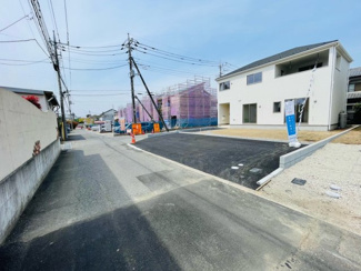 【前面道路含む現地写真】