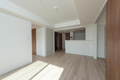 【居間・リビング】 | ＲＪＲプレシア大森北 | ※写真は同タイプ住戸です。 