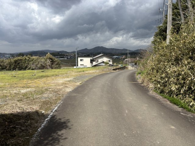 【前面道路含む現地写真】 | 桜川市西小塙459坪売地