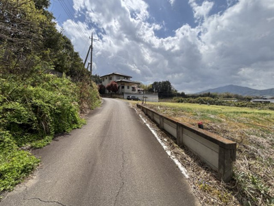 【前面道路含む現地写真】 | 桜川市西小塙459坪売地