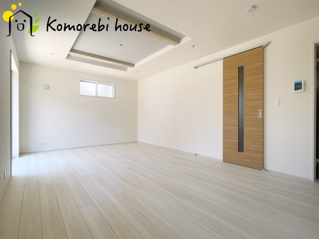 上尾市小泉7丁目　3期　新築一戸建て　ブルーミングガーデン　01の居間・リビング|おしゃれな居間です