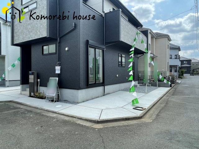 上尾市小泉7丁目　3期　新築一戸建て　ブルーミングガーデン　01の駐車場|駐車場があるので、車を買う予定の方も安心です