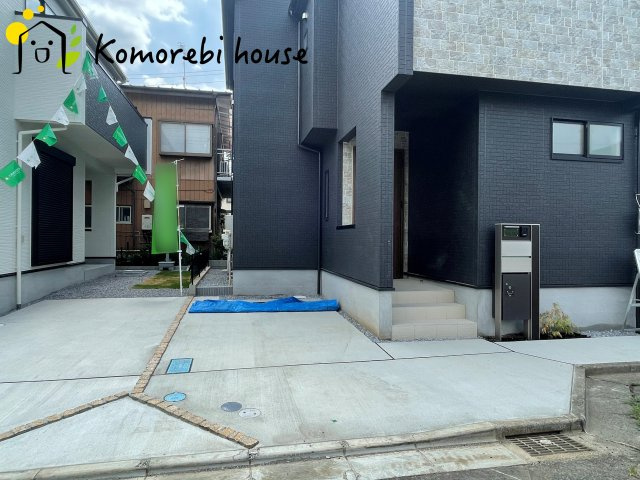 上尾市小泉7丁目　3期　新築一戸建て　ブルーミングガーデン　01の駐車場|駐車場の用意があります