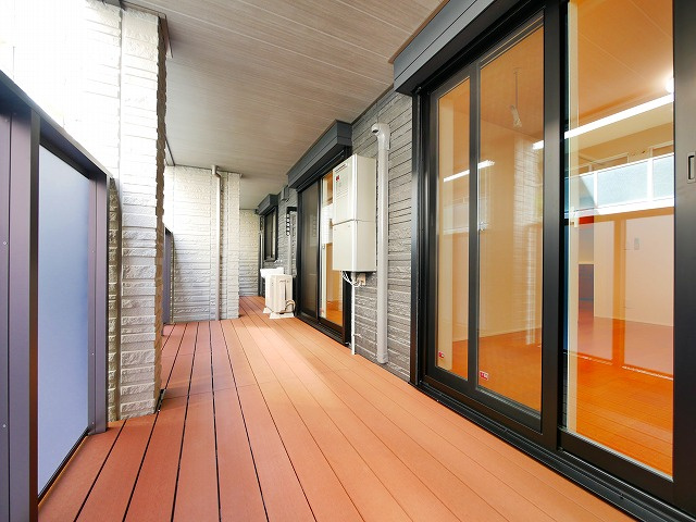 シャトードール　プレミアのバルコニー|外からの目が気にならないバルコニーで洗濯物が干せます