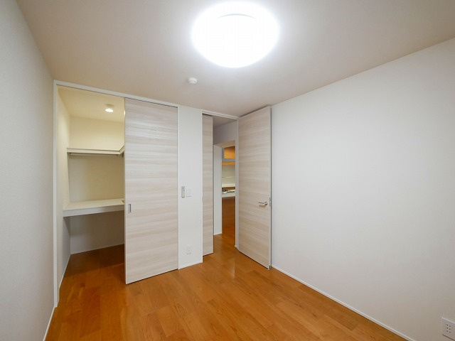 シャトードール　プレミアの洋室|落ち着いた色調の洋室です