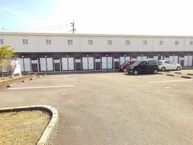 レオパレスプリマヴェーラの駐車場|画像7