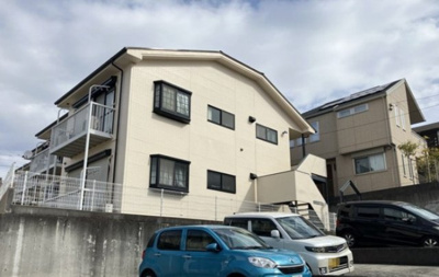 【外観】 | コーポ白坂台 | グリーンライン「高田」駅まで徒歩6分！通勤通学・お買物にも便利な立地の2階建てアパートです☆