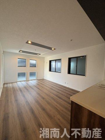 茅ヶ崎市東海岸北４丁目７４３３番２新築戸建の居間・リビング|こちらのリビングで趣味の時間をお楽しみください