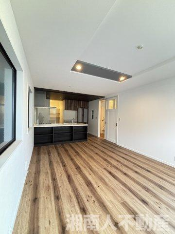 茅ヶ崎市東海岸北４丁目７４３３番２新築戸建の居間・リビング|使いやすいリビングです