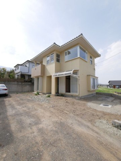 【外観】 | 南アルプス市山寺 H6年築の建物一新済の中古戸建 全室南向き | 外壁・屋根塗り替え済で大変綺麗。リフォーム完了済み・随時ご見学可能です。