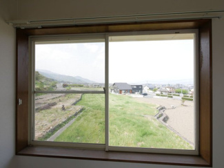 【展望】 | 南アルプス市山寺 H6年築の建物一新済の中古戸建 全室南向き | 2階階段の窓からの眺望