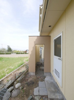 【周辺】 | 南アルプス市山寺 H6年築の建物一新済の中古戸建 全室南向き | 北側　ガスボンベ置場