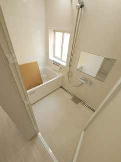 【浴室】 | 南アルプス市山寺 H6年築の建物一新済の中古戸建 全室南向き | お風呂新品交換 追炊き機能付　洗い場がかなり広く取れています。