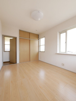 【その他】 | 南アルプス市山寺 H6年築の建物一新済の中古戸建 全室南向き | 2階東側6帖洋室　このお部屋の眺望を是非ご見学にいらして下さい。