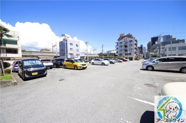 ユニハイム明石の駐車場